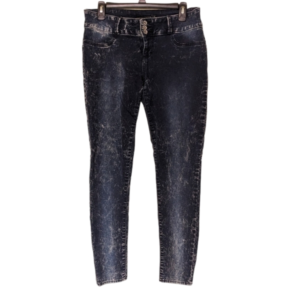 Skinny acid wash denim jeans with skull grommet and dual button zipper fly - Picture 1 of 9